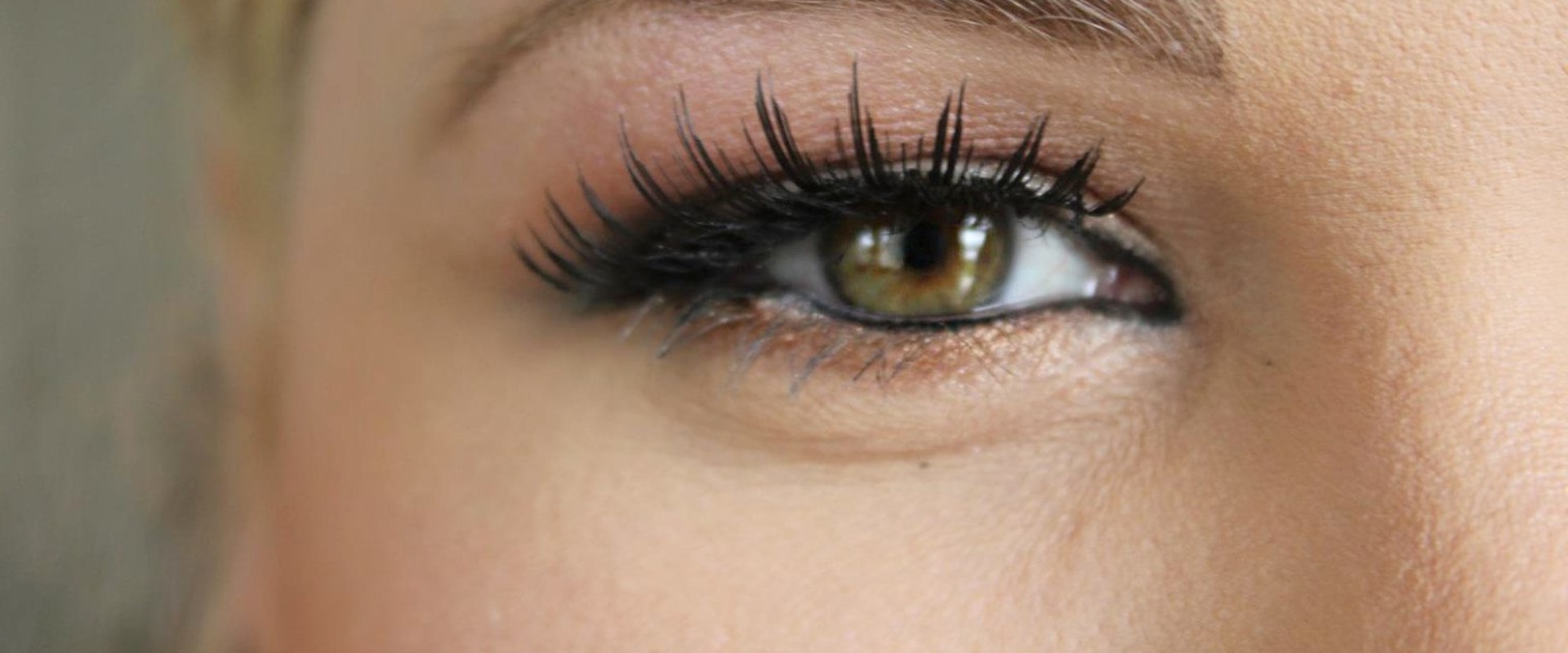What type of eyelash extensions make your eyes look bigger?